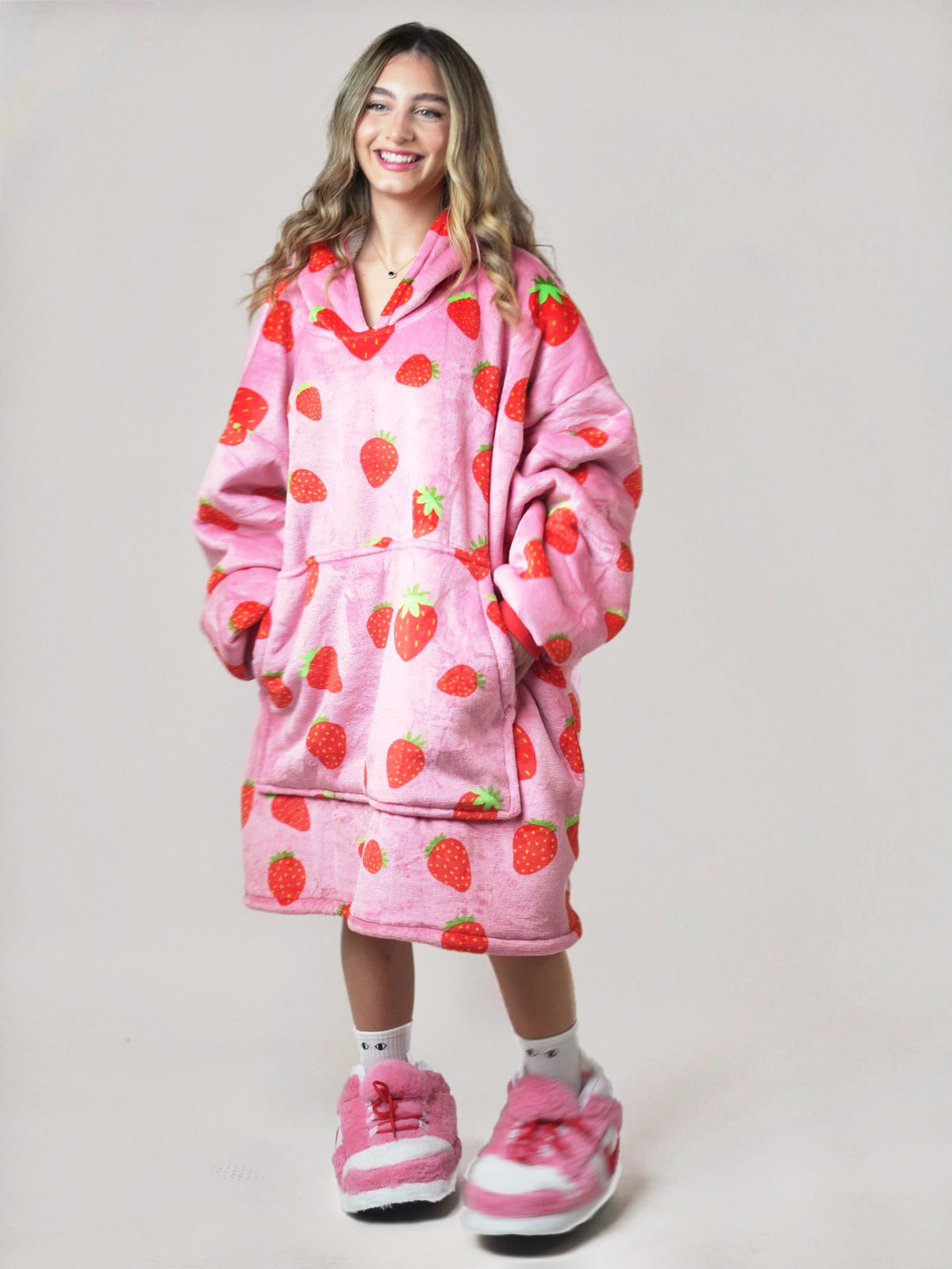 Strawberry 🍓 – Oversized Hoodie Blanket