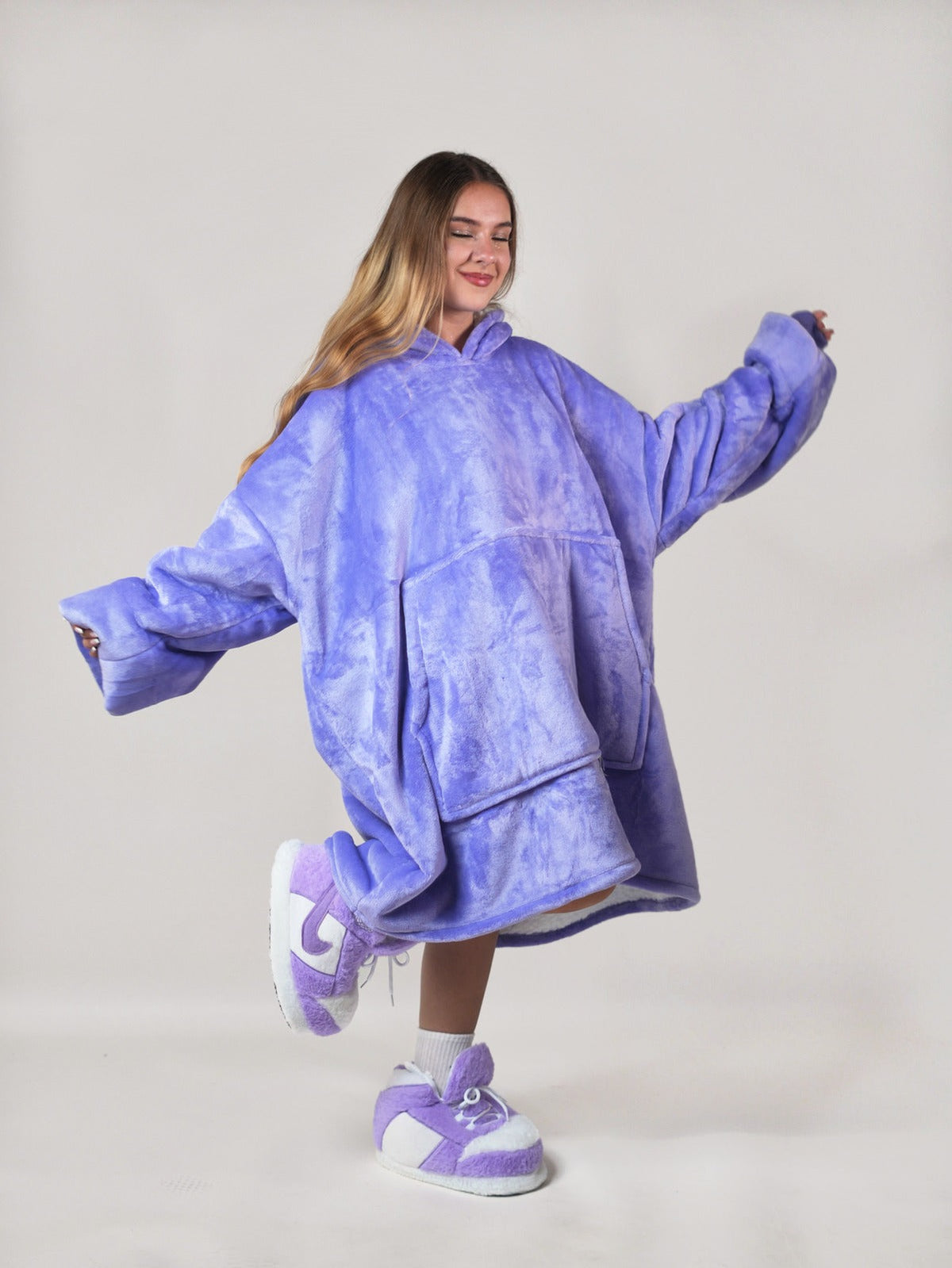 Cozy Purple 🦄 – Oversized Hoodie Blanket
