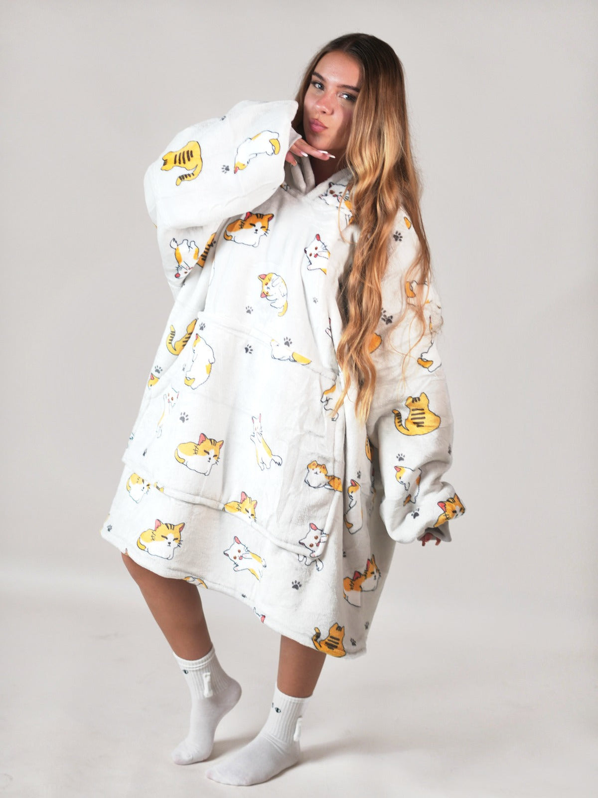 Cozy Meow 🐱 – Oversized Hoodie Blanket