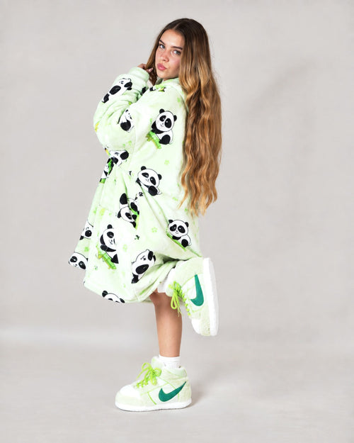 Panda 🐼 – Oversized Hoodie Blanket