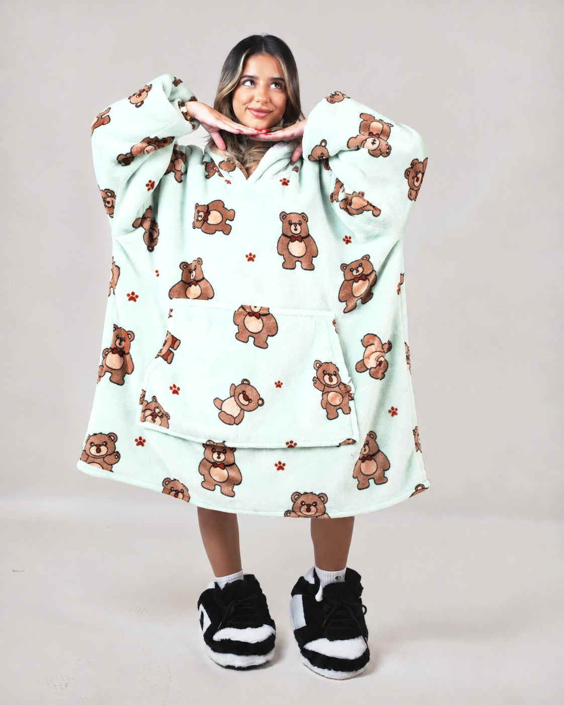 Cozy Bears 🧸 – Oversized Hoodie Blanket