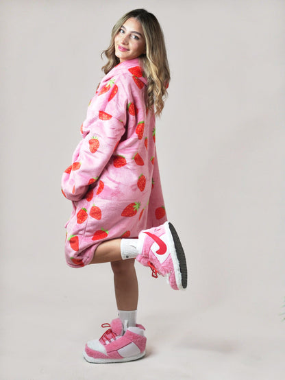 Strawberry 🍓 – Oversized Hoodie Blanket