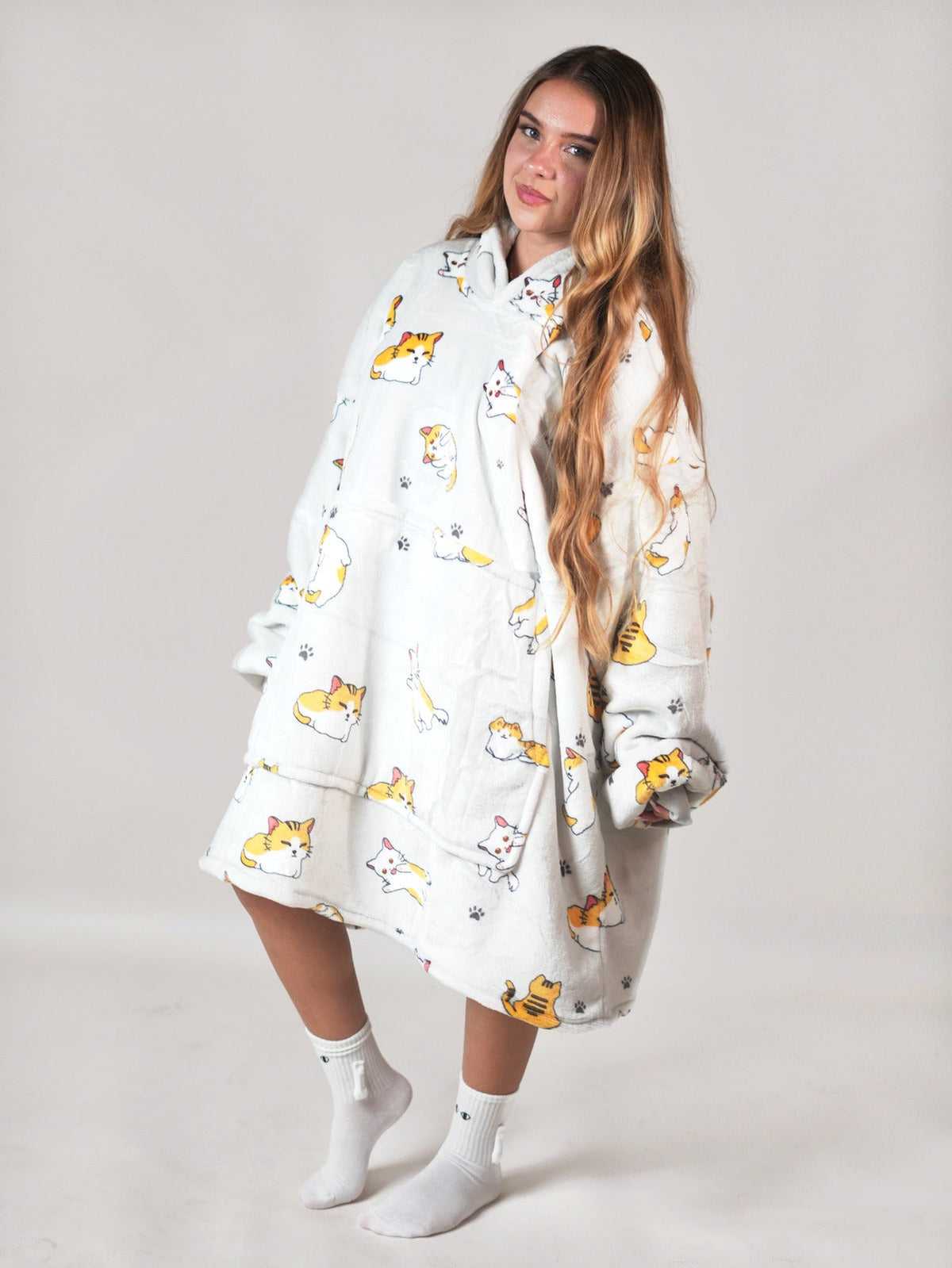 Cozy Meow 🐱 – Oversized Hoodie Blanket