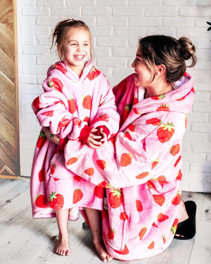Cozy Kids Strawberry – Oversized Hoodie Blanket for Kids