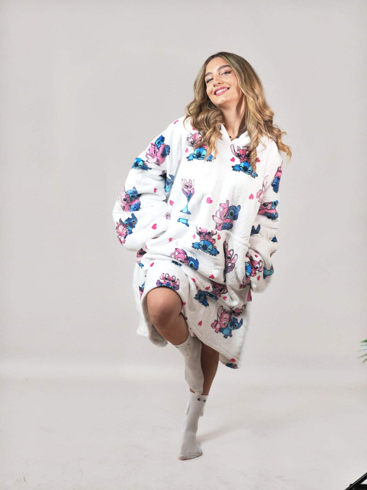Cozy Stitch White🐻 w33333333etfgggq1`Oversized Hoodie Blanket
