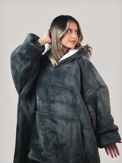 Cozy Black 🏴☠️ – Oversized Hoodie Blanket