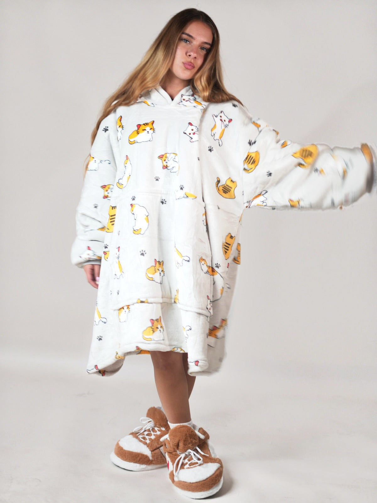 Cozy Meow 🐱 – Oversized Hoodie Blanket