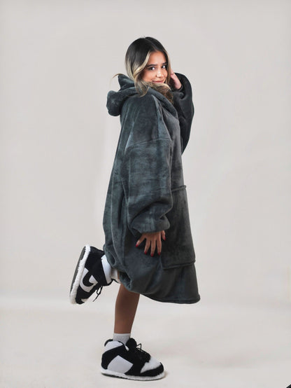 Cozy Black 🏴☠️ – Oversized Hoodie Blanket