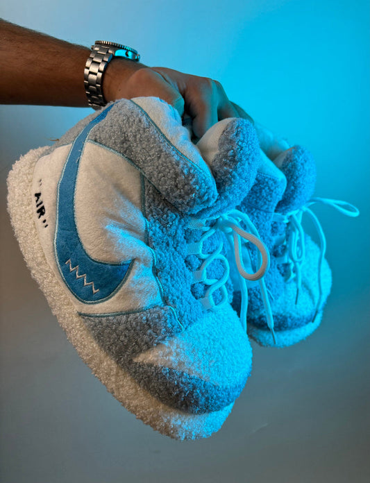 Cozy Icy Edition🥶 – Fluffy Cloud Slippers